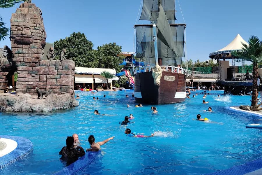 Акция «Женский день» в аквапарке Atlantis